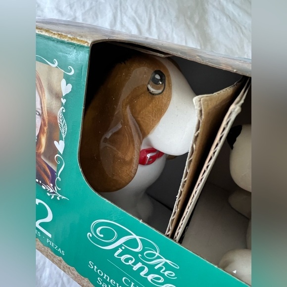 The Pioneer Woman Charlie & Walter Dog Stoneware Salt & Pepper Shaker Set NIB - Picture 9 of 9